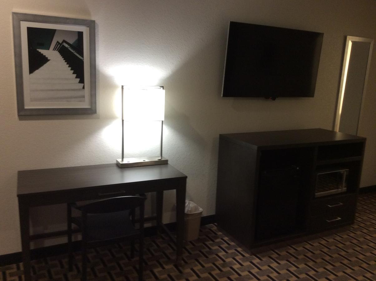 Regency Inn & Suites- Nw Houston Jersey Village Room photo